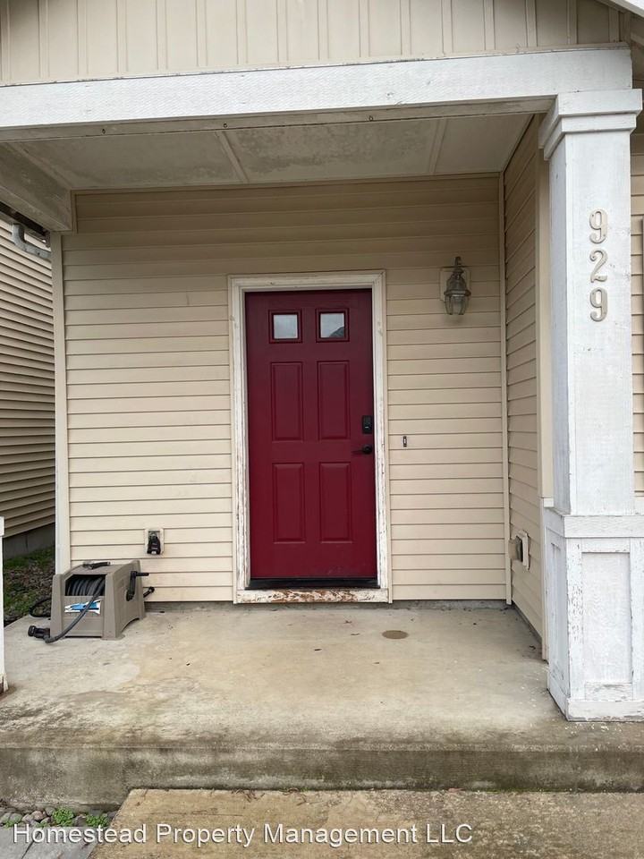 929 Morning Glory Dr - Photo 2 of 44
