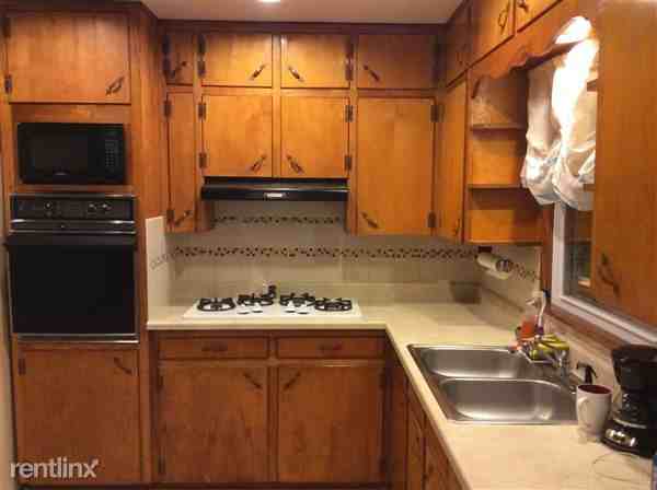 8907 Leeds Rd - Photo 2 of 10