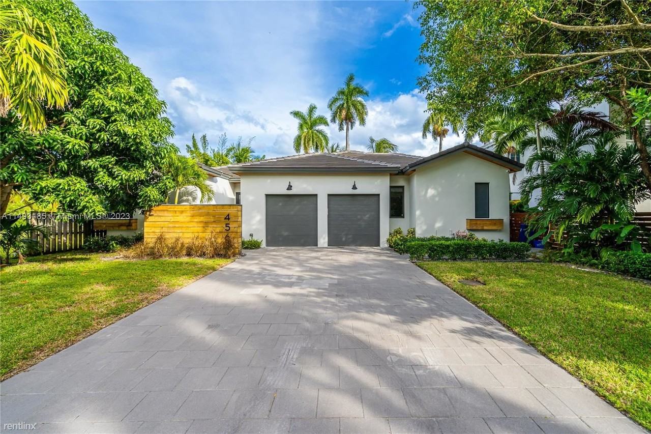 456 Victoria Ter - Photo 2 of 10