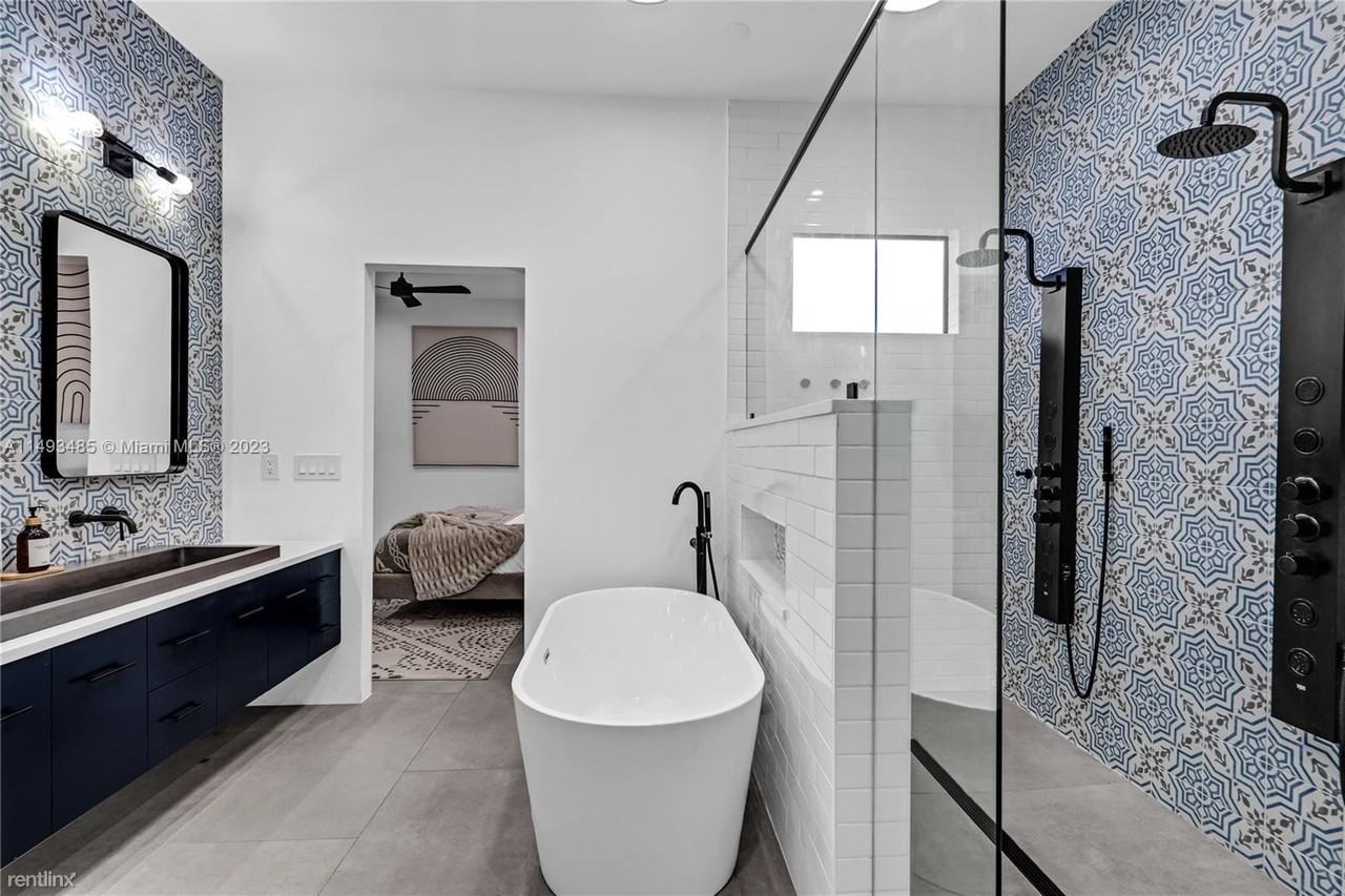 456 Victoria Ter - Photo 3 of 10