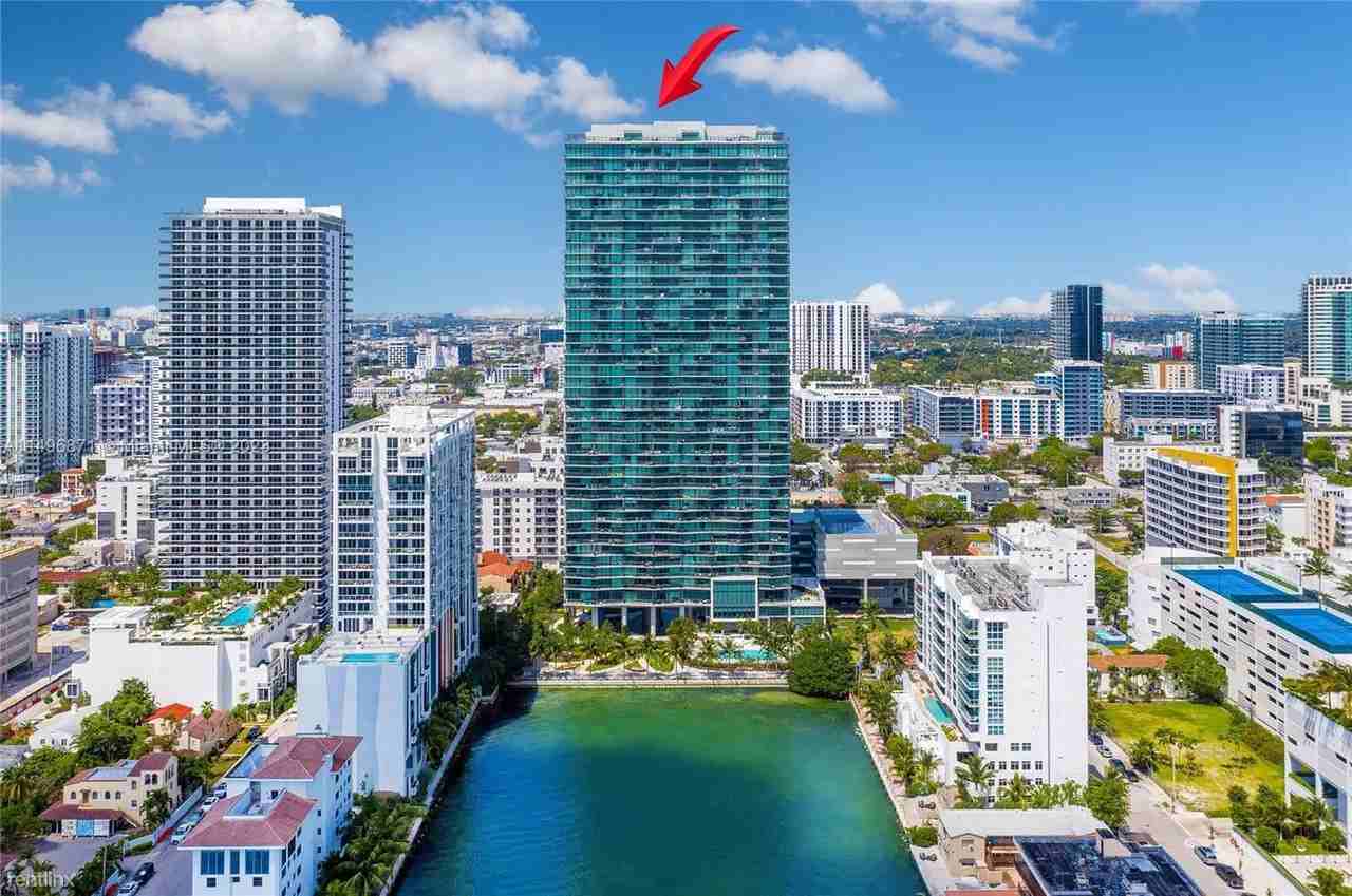 460 NE 28th St - Photo 3 of 20