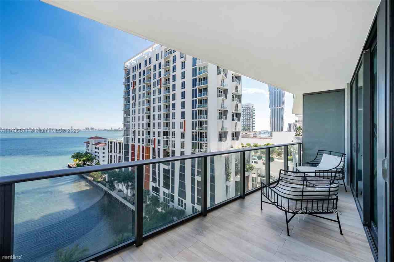 460 NE 28th St - Photo 2 of 20