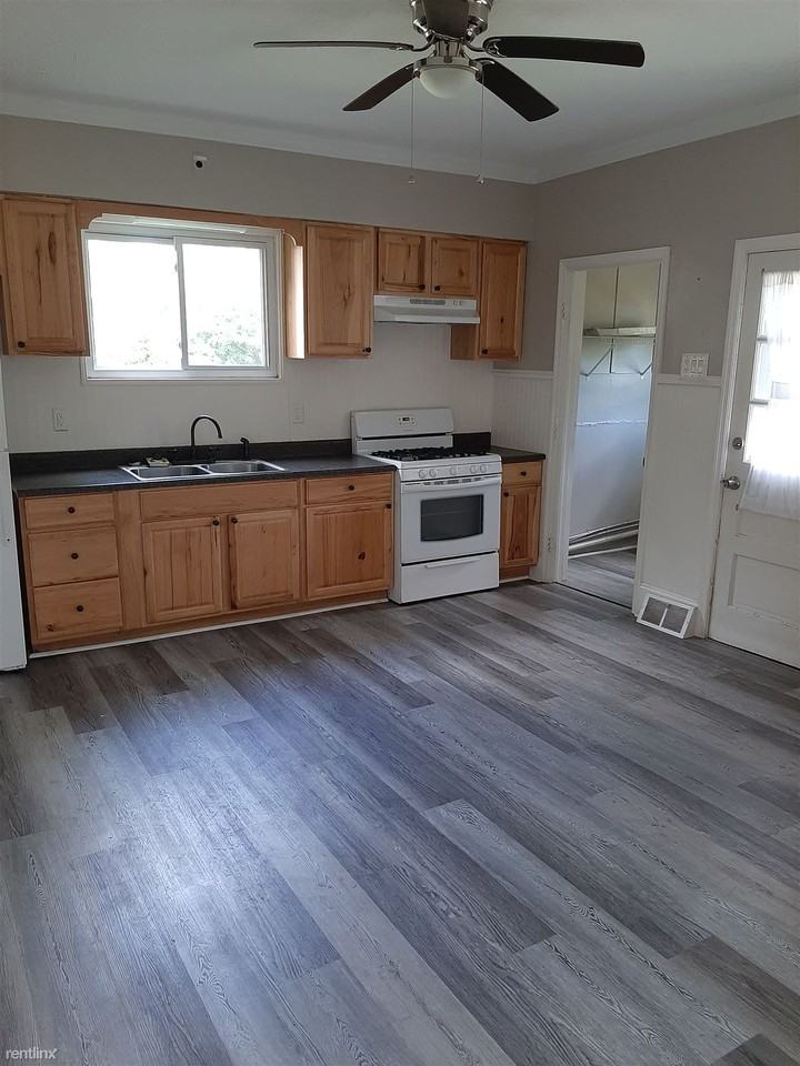 820 3rd St - Photo 2 of 11