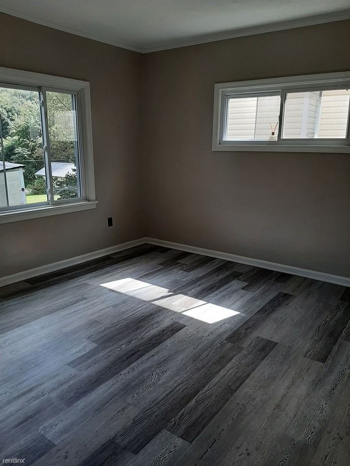820 3rd St - Photo 3 of 11