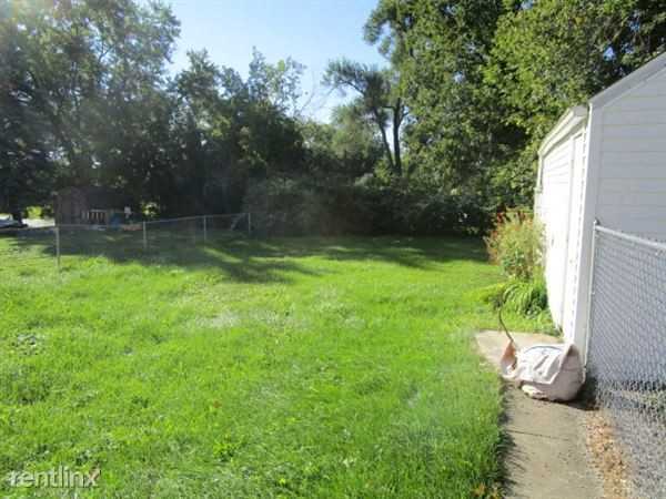 8247 Miller Rd - Photo 3 of 16