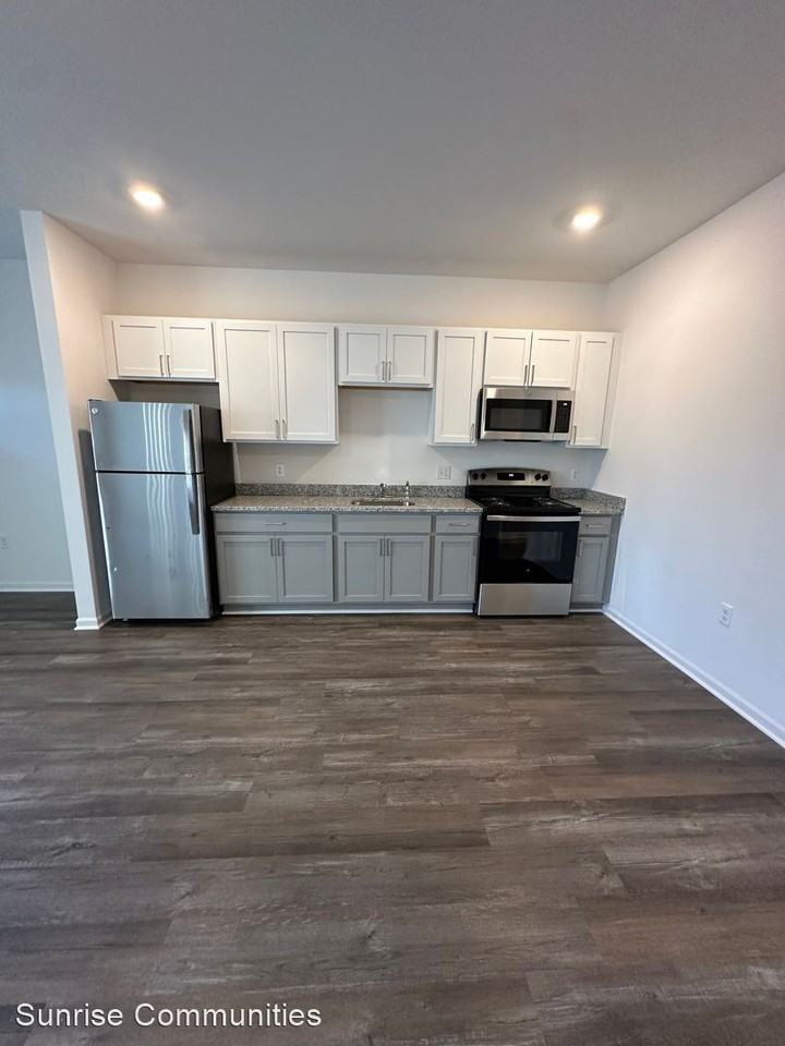 The Nine - Photo 2 of 38