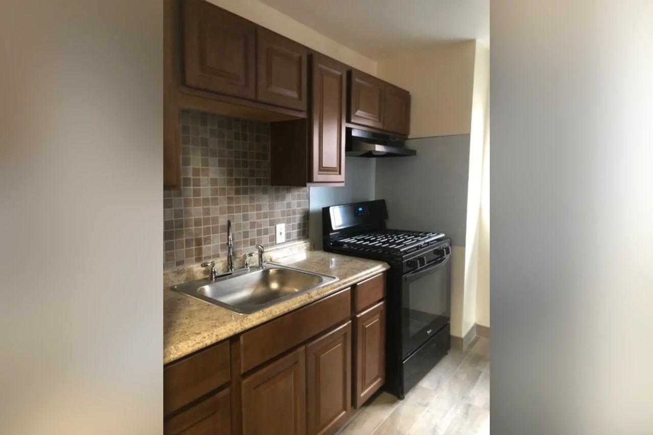 1810 Webster Ave - Photo 2 of 9