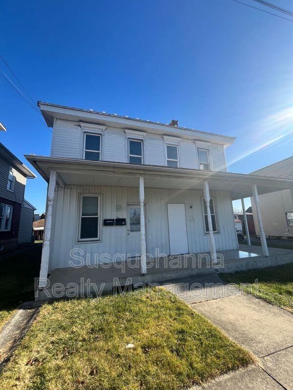 122 N Center St #2ndFL - Photo 2 of 10