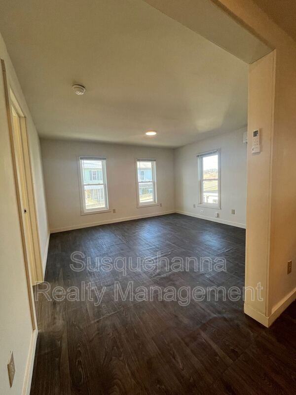 122 N Center St #2ndFL - Photo 3 of 10