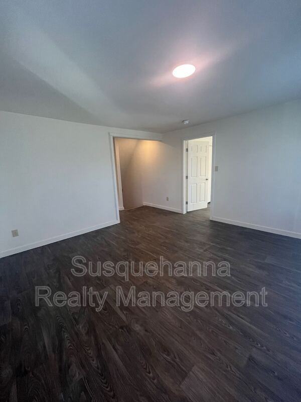 122 N Center St #2ndFL - Photo 4 of 10