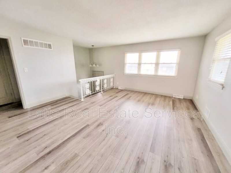 1100 Sw Sunset St - Photo 3 of 13