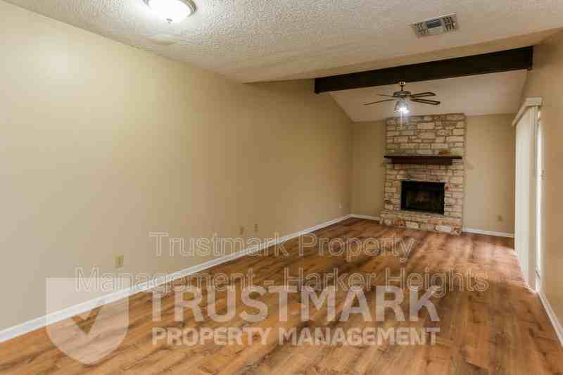1120 Royal Crest Dr - Photo 4 of 22