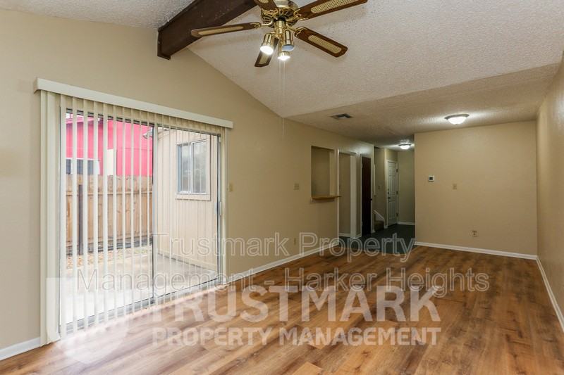 1120 Royal Crest Dr - Photo 6 of 22