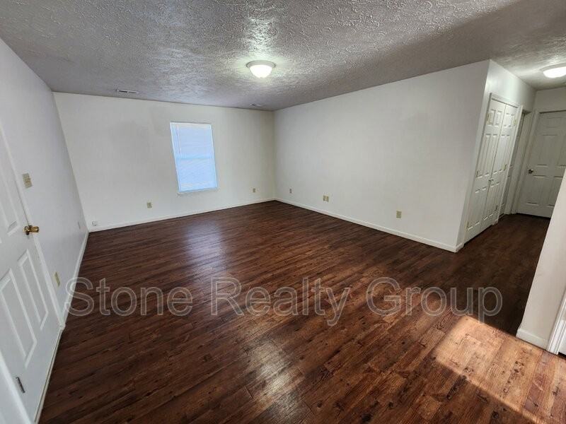 444 S Gilbert St - Photo 2 of 8