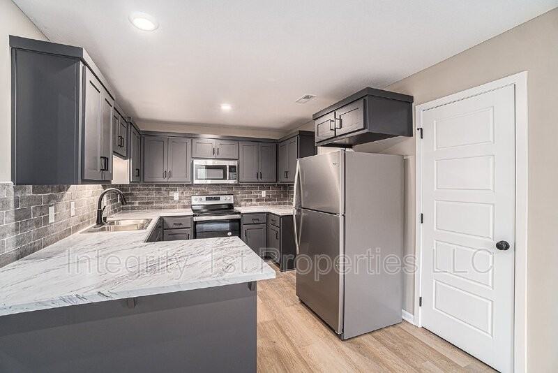 6340 Ne 44th St - Photo 2 of 16