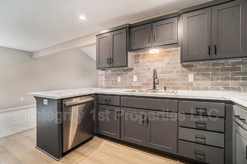 6340 Ne 44th St - Photo 3 of 16