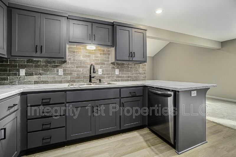 6342 Ne 44th St - Photo 2 of 16