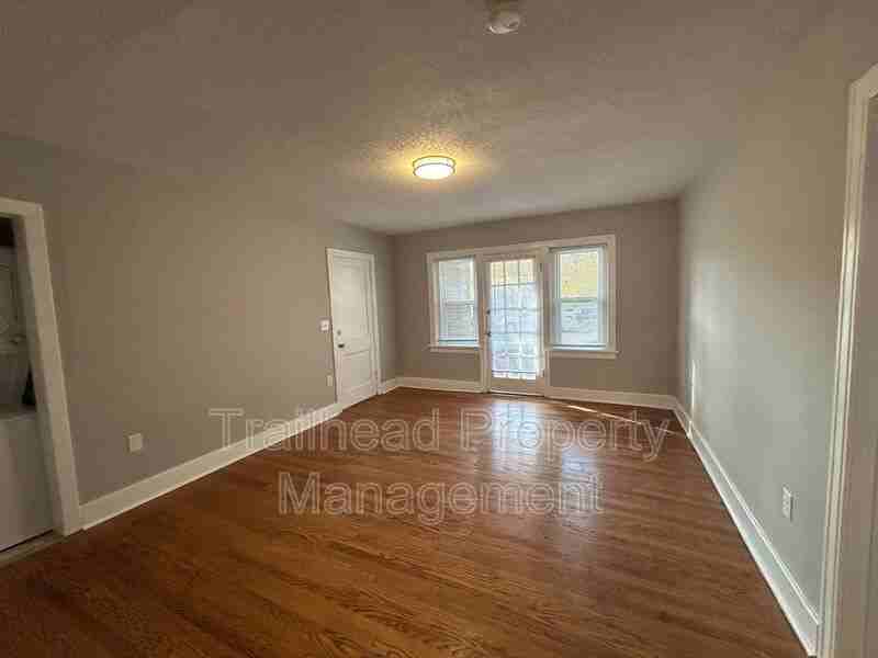 5049 Wyandotte St #1 - Photo 3 of 8