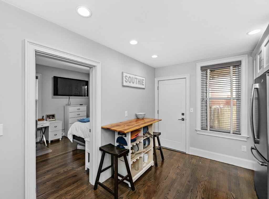 475 E 5th St #1 - Photo 4 of 15