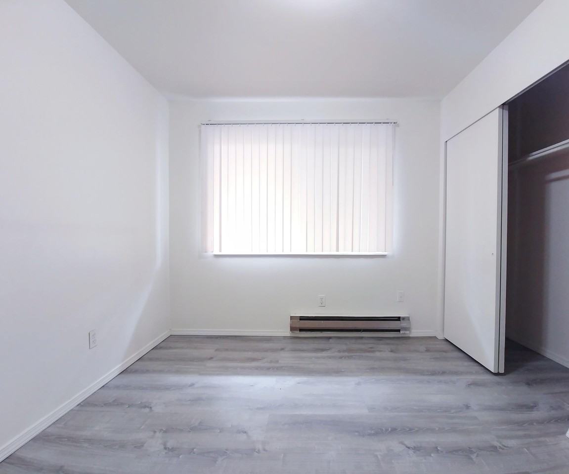 512 Ash St Se - Photo 6 of 24