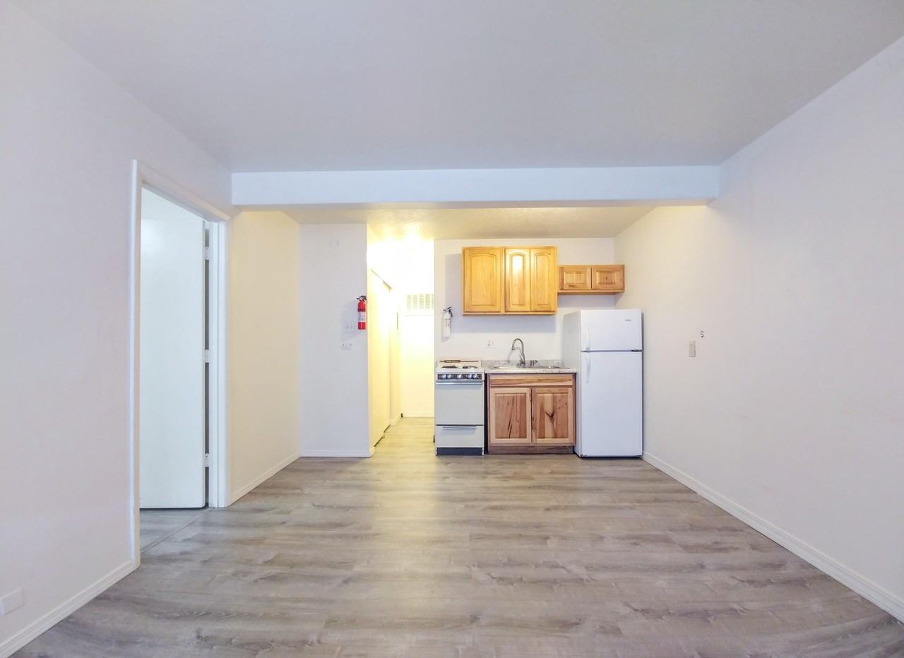 512 Ash St Se - Photo 3 of 23