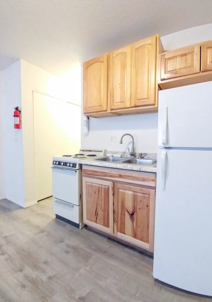 512 Ash St Se - Photo 6 of 24