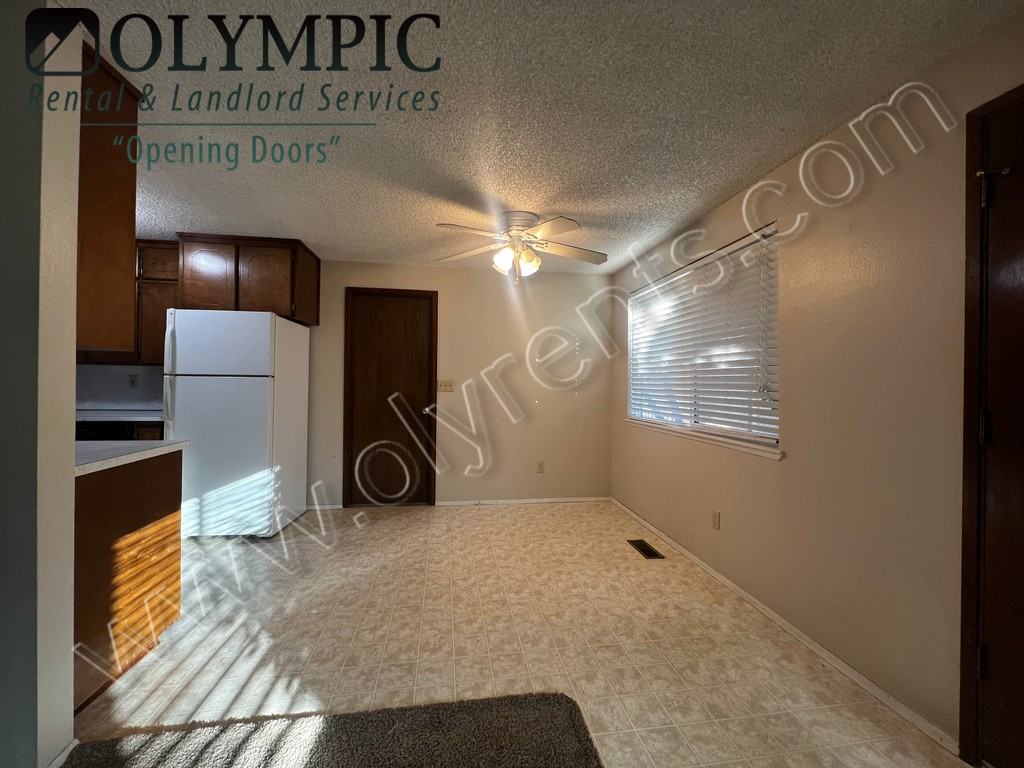 2425 Prospect Ave Ne - Photo 2 of 19