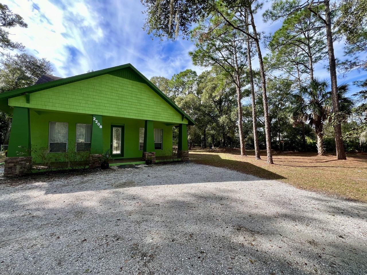 2208 Lone Palm Dr - Photo 2 of 27