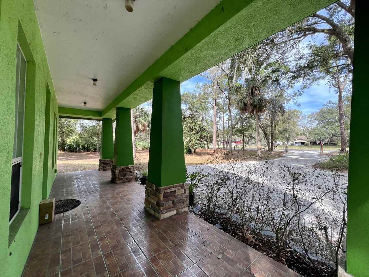 2208 Lone Palm Dr - Photo 3 of 27