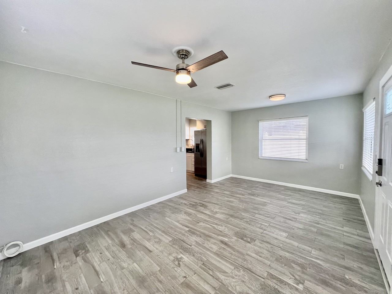 107 W Minnehaha St - Photo 7 of 24