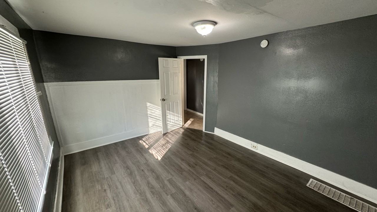 312 Merrill Ave - Photo 3 of 15