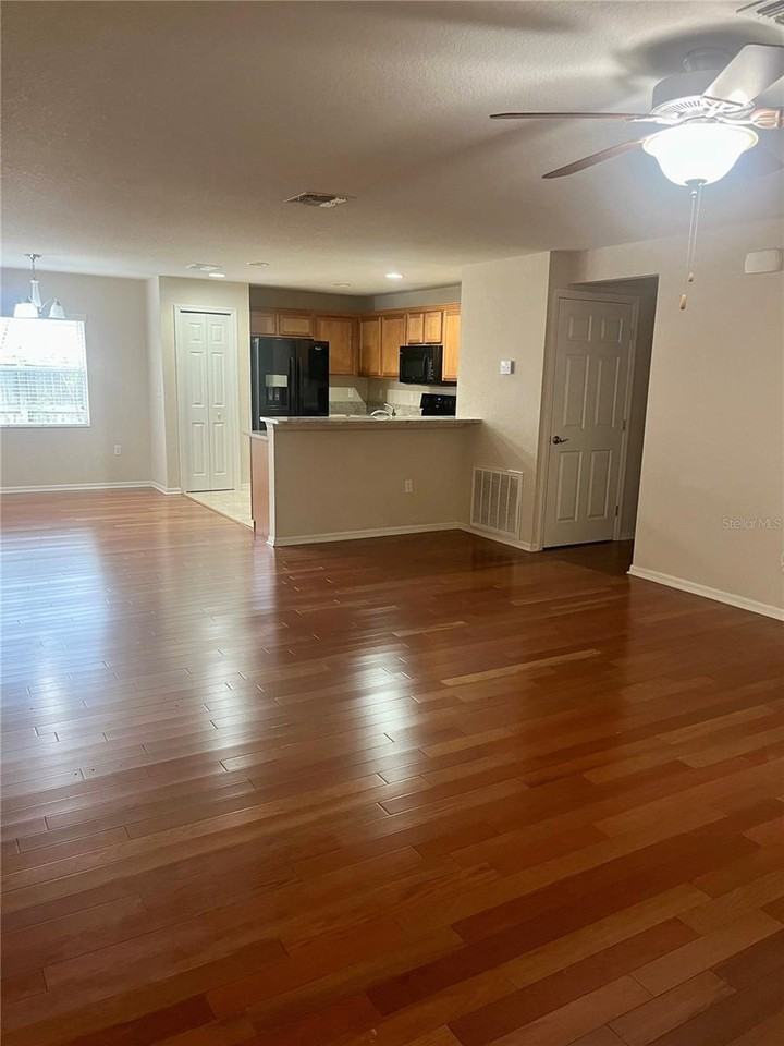 308 Windsor St - Photo 2 of 10