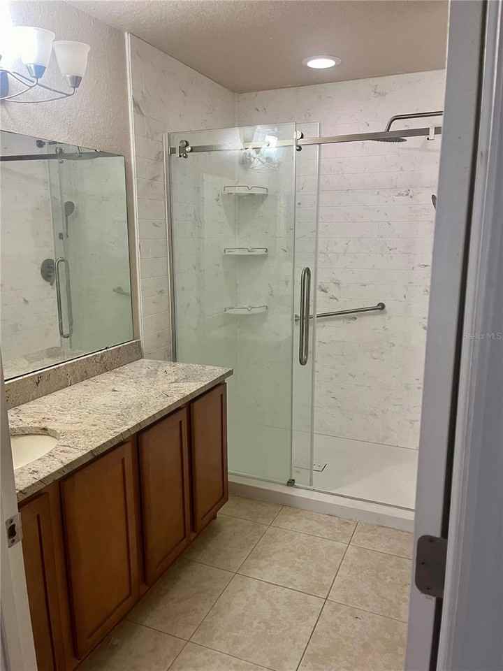 308 Windsor St - Photo 4 of 10