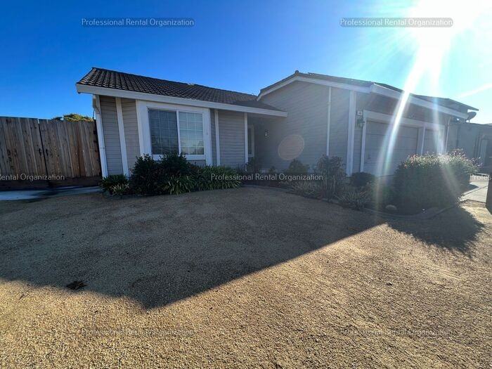 648 Chaucer Ln - Photo 3 of 46