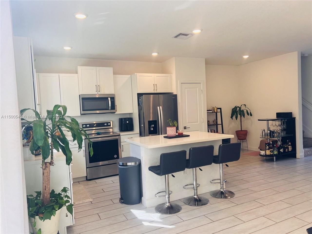 2430 Se 10th Ct - Photo 3 of 26