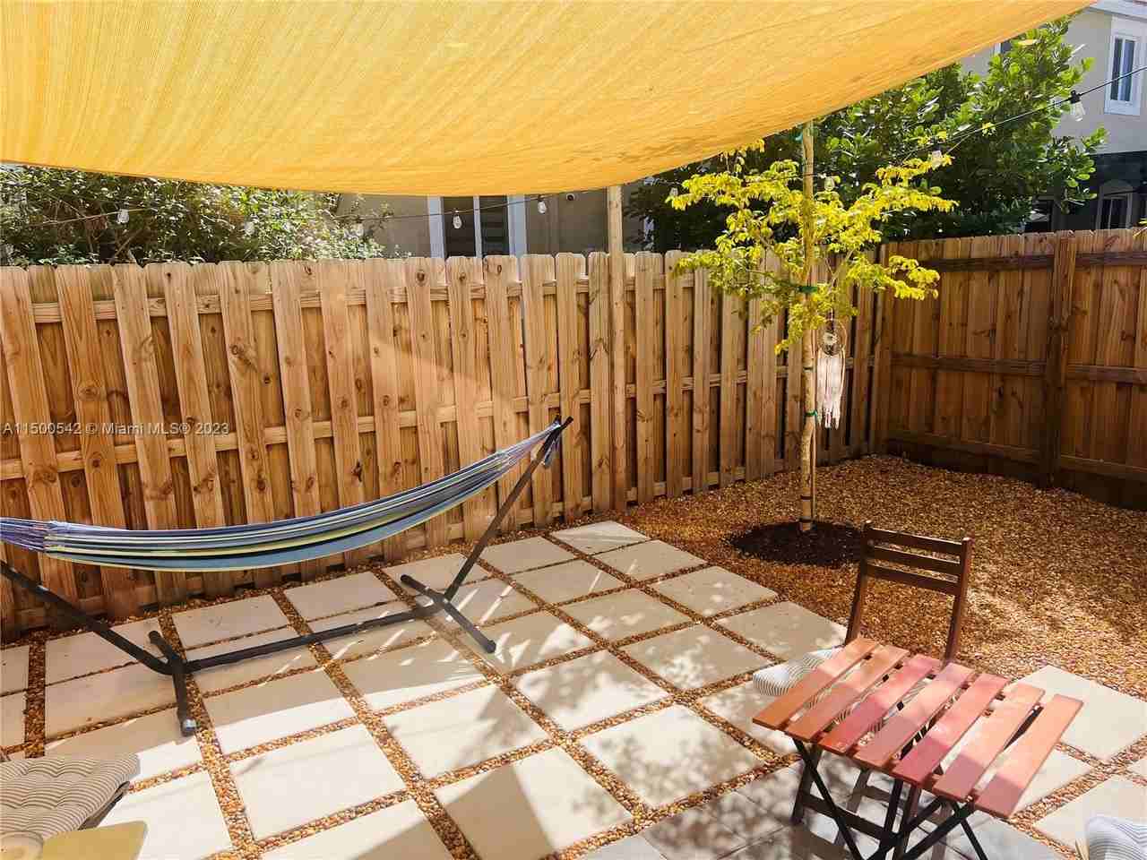 2430 Se 10th Ct - Photo 6 of 26