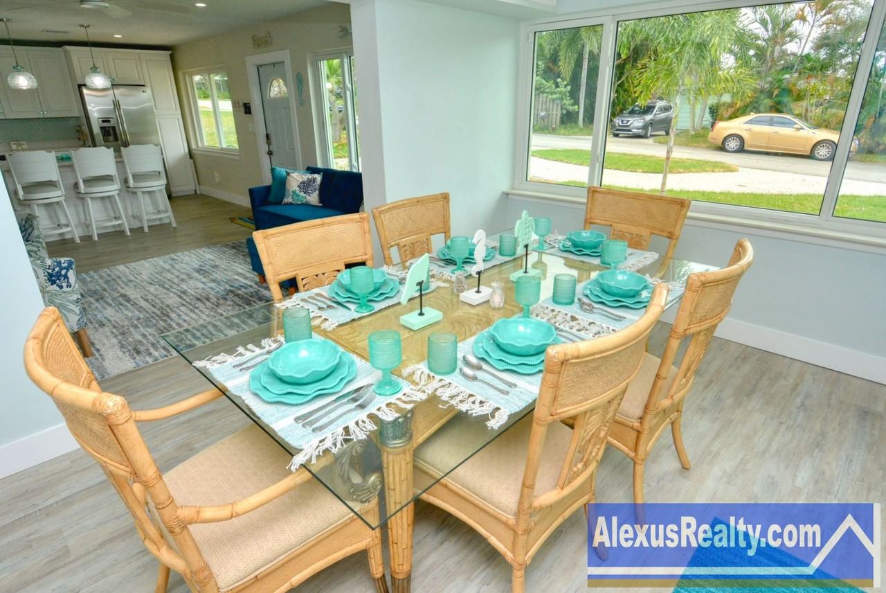 1315 Northeast Flora Place - Photo 5 of 9