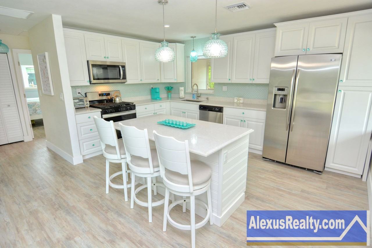 1315 Northeast Flora Place - Photo 7 of 9