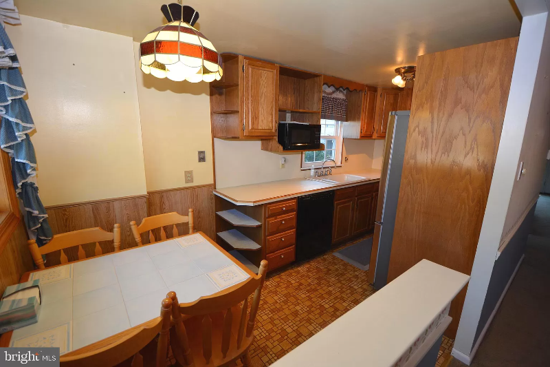 2716 Maxwell St - Photo 6 of 33