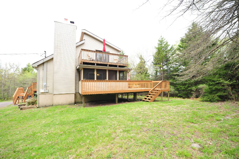 445 Minsi Trl W - Photo 3 of 30