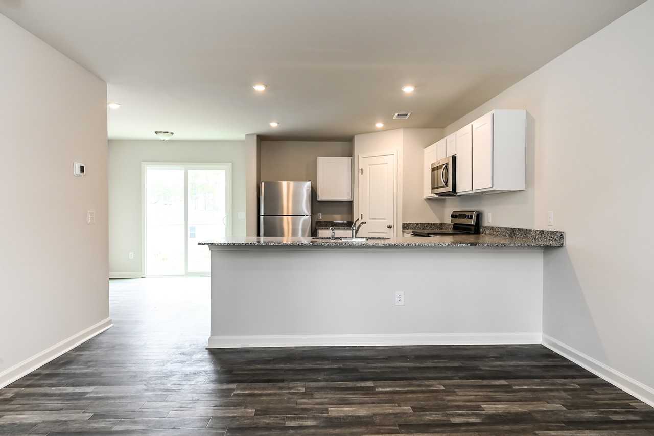 723 723 Ruston Dr SE - Photo 6 of 27