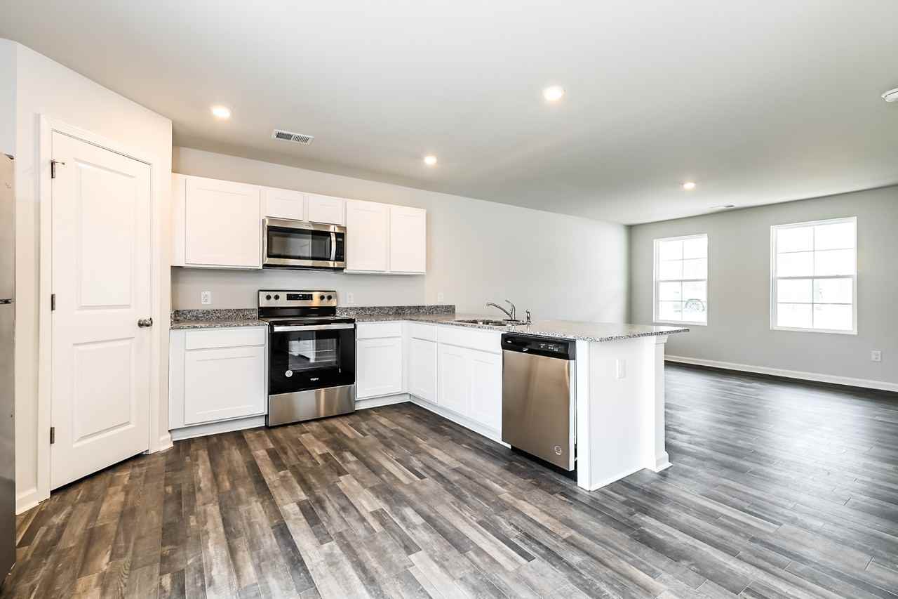 723 723 Ruston Dr SE - Photo 7 of 27