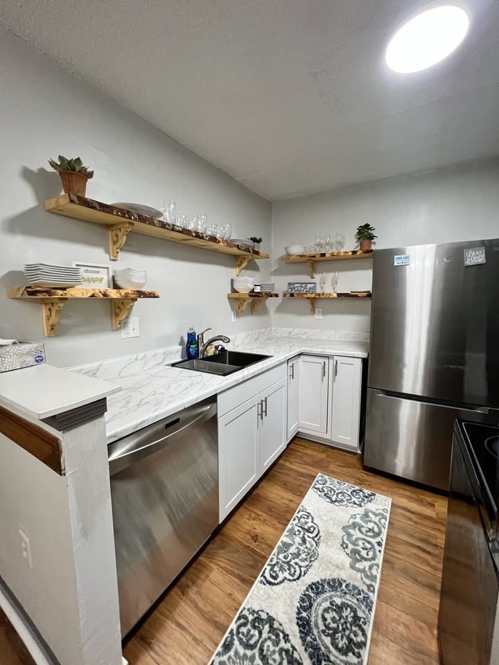 419 King St #10B - Photo 2 of 12