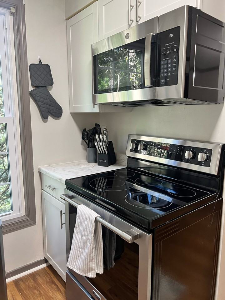 419 King St #10B - Photo 3 of 12