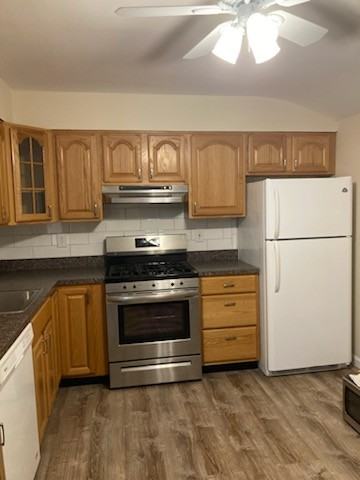 35 Ashwood Ct #1 - Photo 3 of 5