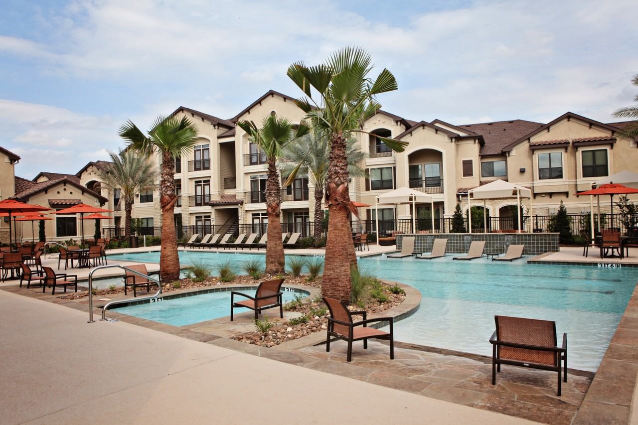 Valencia Place - Photo 2 of 11