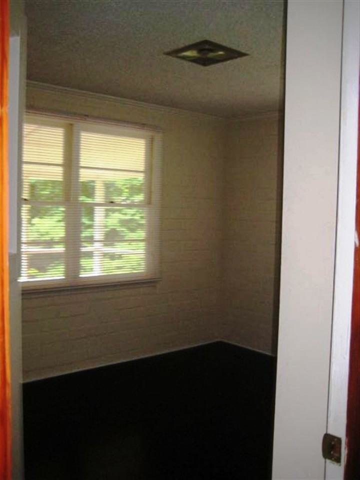 126 Flatrock Rd - Photo 2 of 8