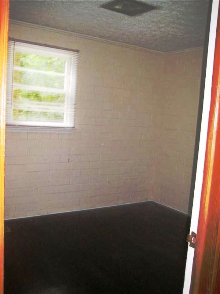 126 Flatrock Rd - Photo 3 of 8