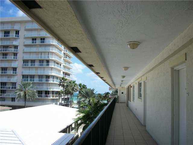 8900 Collins avenue - Photo 2 of 34