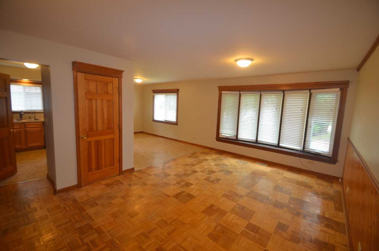 26W429 Cooley Ave - Photo 2 of 5